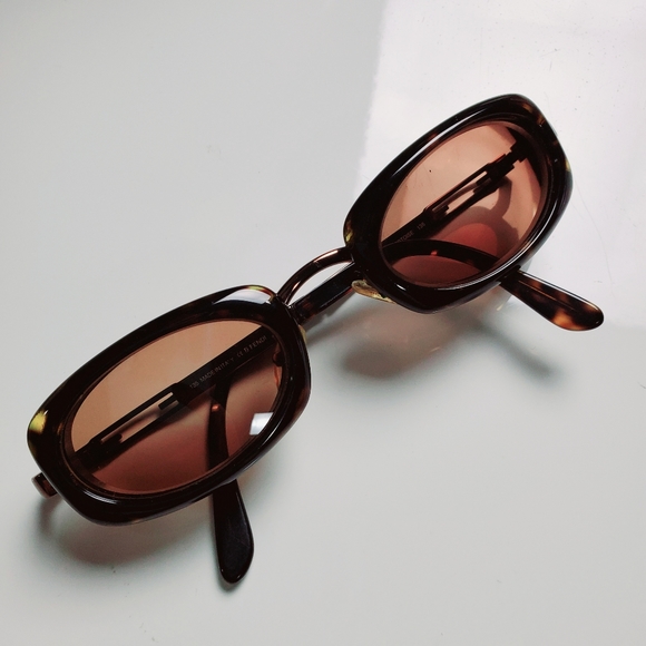 Fendi dark tortoise glasses - Picture 2 of 7